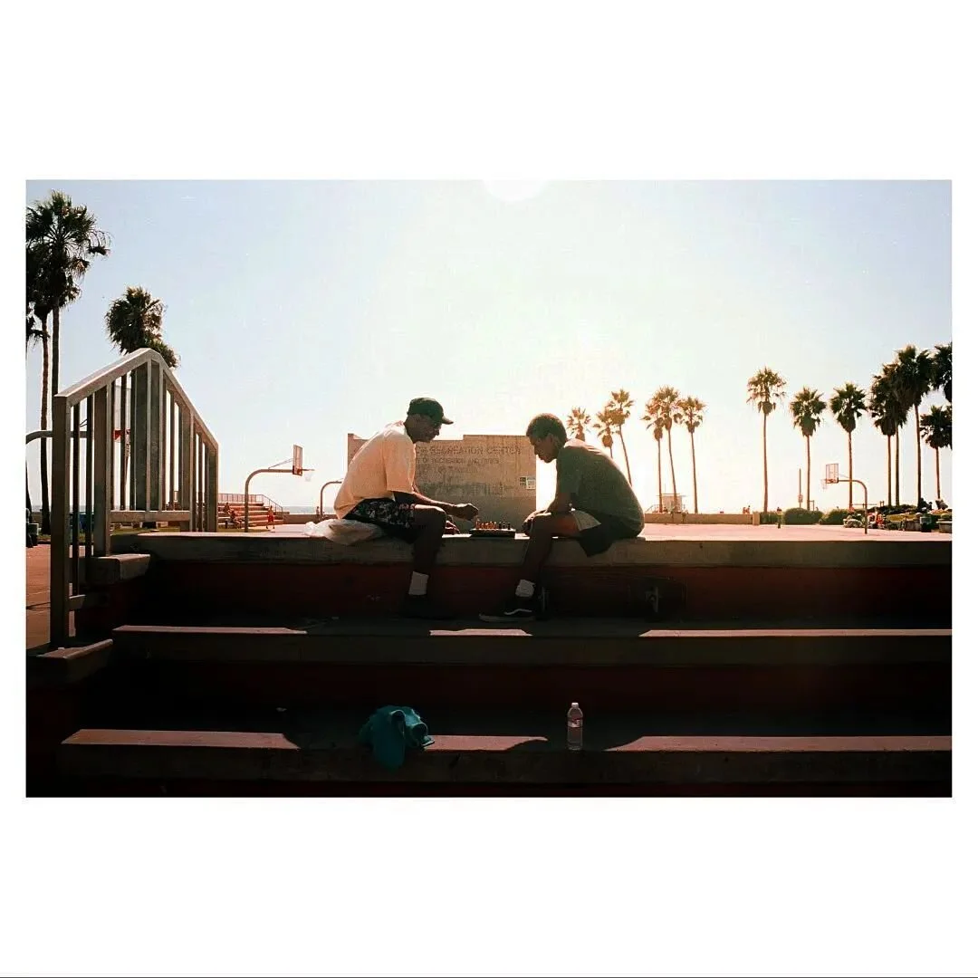 Checkmate in Venice
.
.
.
.
#filmisnotdead #leicam6 #kodak #leica #filmfeed #35mmers #summicron #portra #losangeles #analog #wasteoffilm #35mm #filmphotography #california #portra400 # #35mmphotography #venice #venicebeach #beach #palmtrees #leicapho