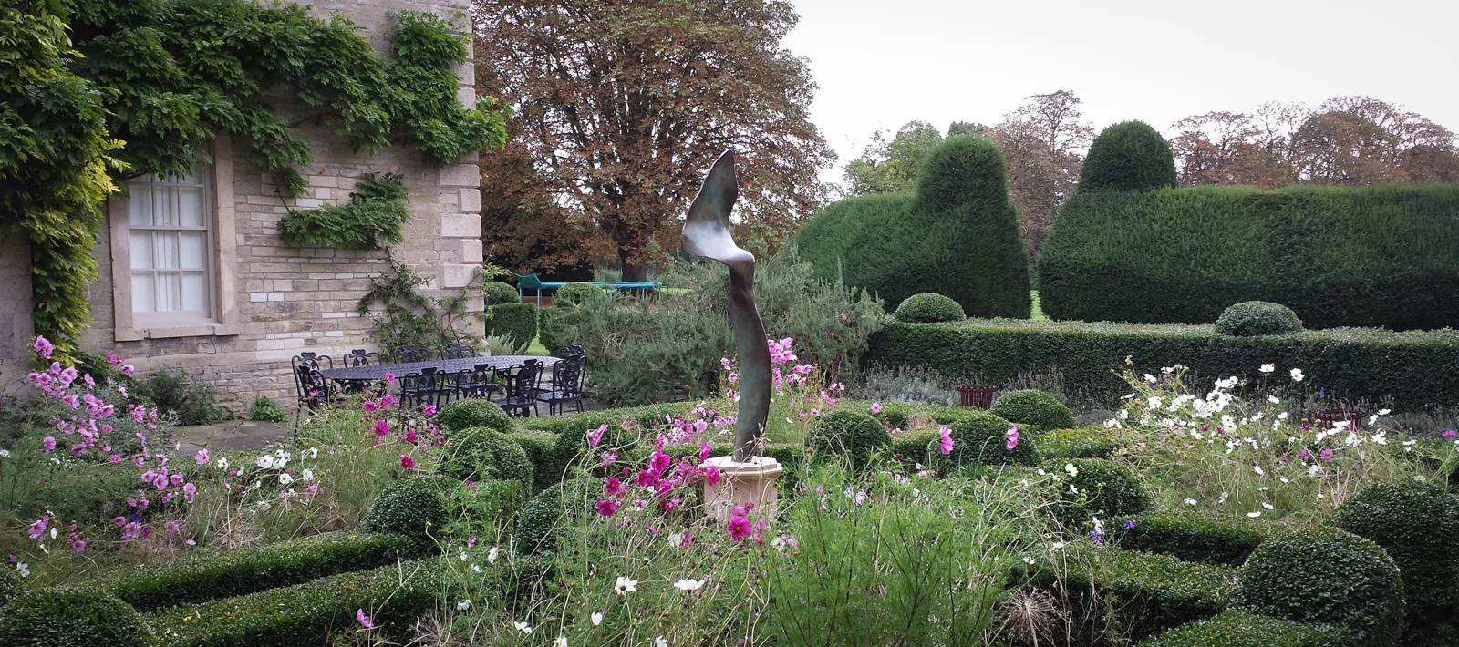 I was commissioned to create a centre piece for this terrace garden which is enclosed on three sides by an historic Hall. The ambiguous form sets up an intriguing contrast with its surroundings, emphasising both in unexpected ways. The work was arrived at through drawings, maquettes and much discussion with my adventurous and supportive clients. If you have a space that you don't know quite what to do with and would like me to offer up some ideas, please contact me