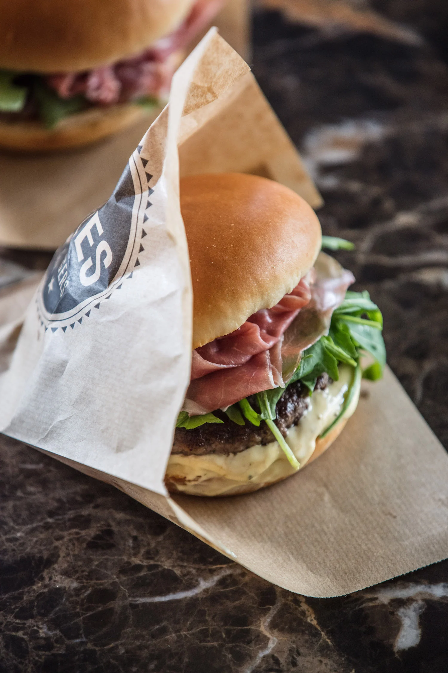 BEER AND BURGERS - BURGERS - BUNS ROSES-1.jpg
