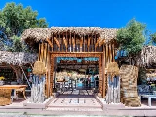 Jojo Beach Bar epic entrance…!