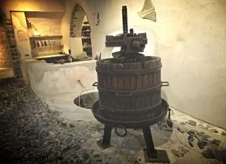SantoriniArtSpaceWinery_320x232.jpg