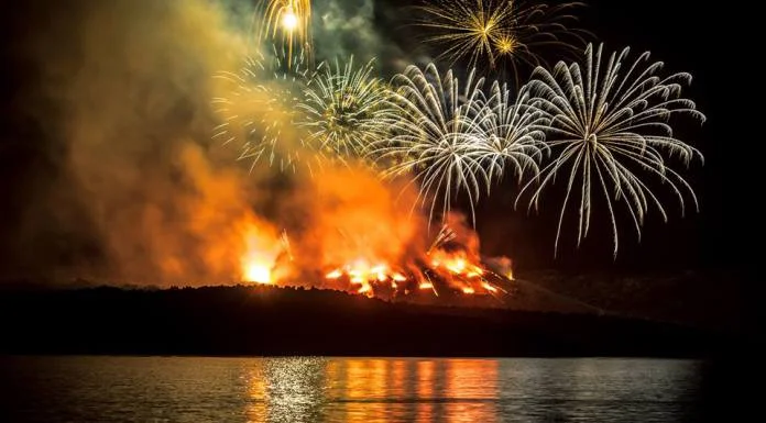 Santorinivolcano1.jpg