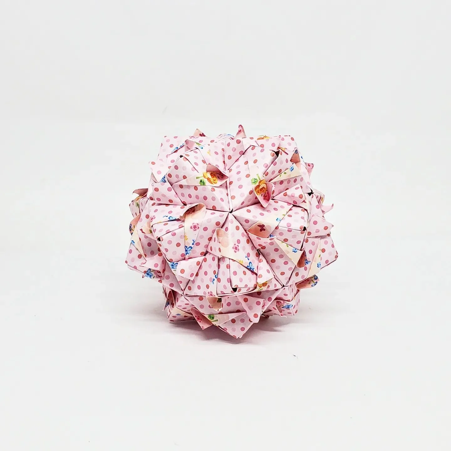 #origami #art #design #craft #crafts #paper #papers #paperarts #paperart #paperfolding #paperfoldingart #artoffoldingpapers #artoffoldingpaper #artoffolding #foldedpaper #foldedpapers #kusudama #sonobe #foldpaper #modularorigami #origamiartist #origa