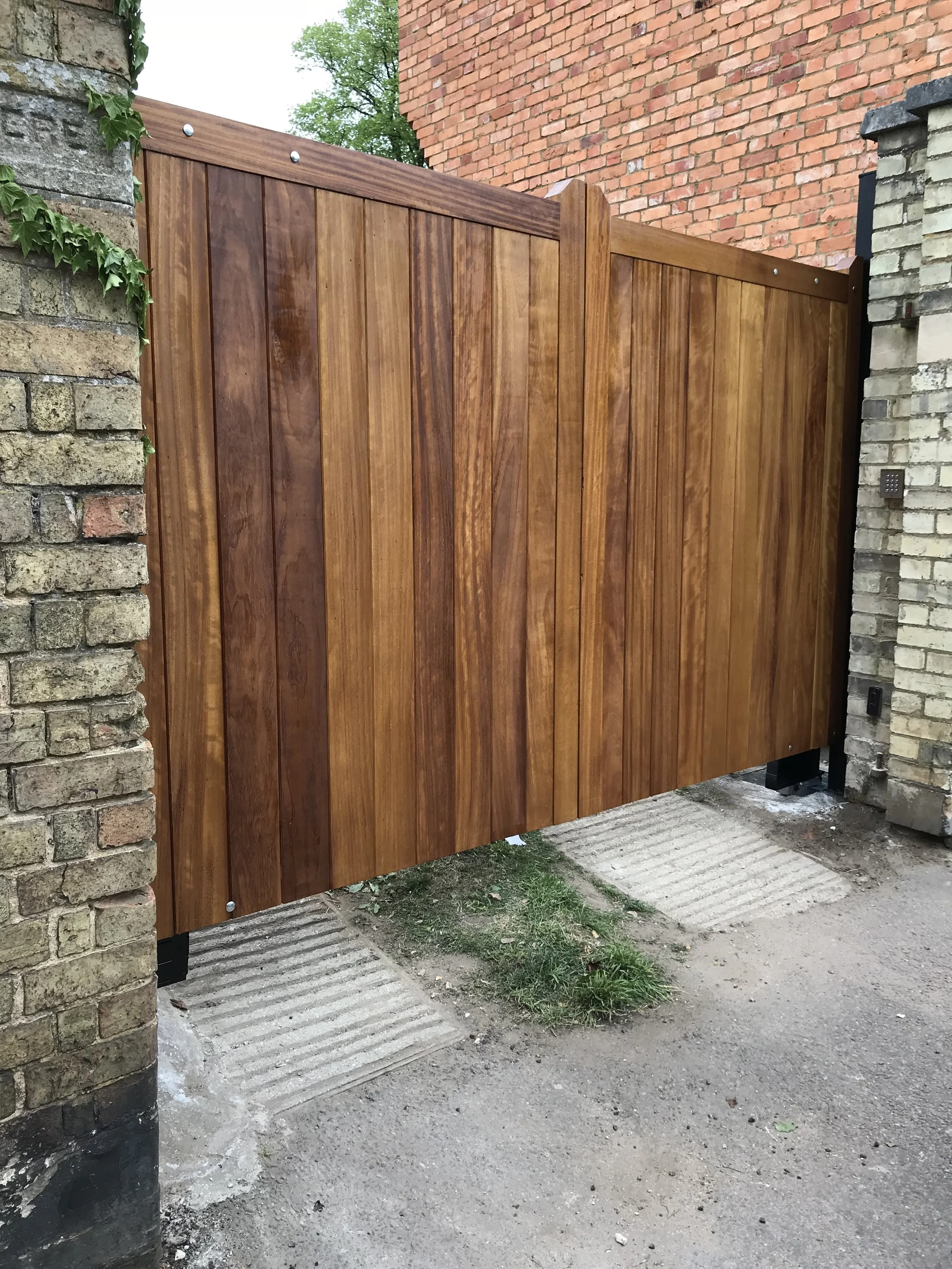 iroko straight top 2.jpg
