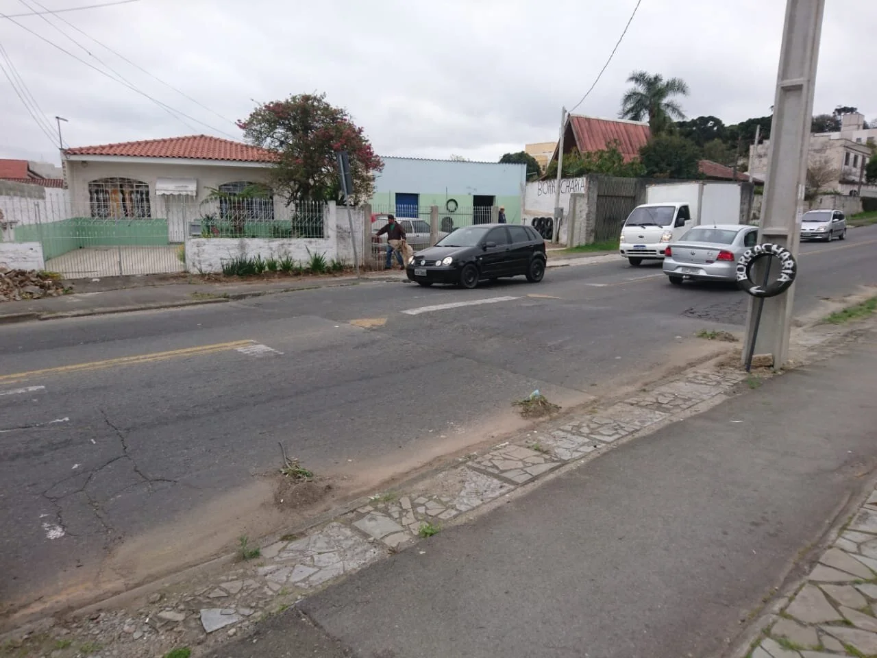 Rua Augusto zibarth 189 repintura de faixa elevada. Em frente à paróquia Santo Antônio.jpeg