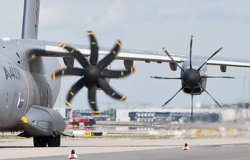 Variable pitch angles of the propeller blades on an Airbus A400M (EC-404; MSN 004) at ILA Berlin Air Show 2012. Source: “ Airbus A400M EC-404 ILA 2012 11 (cropped2).jpg ” by Julian Herzog is licensed under Attribution 4.0 International