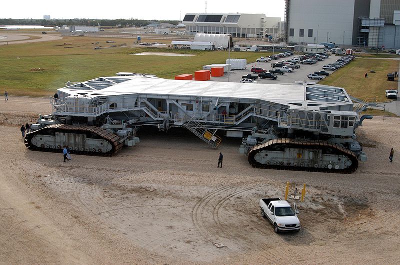 Crawler-transporter #2 beginning a road test on 21 December 2004. Image source: Crawler-Transporter.jpg by NASA (also NASA photo KSC-04PD-2683 ), licensed under Public Domain Mark 1.0 . See NASA media guidelines .