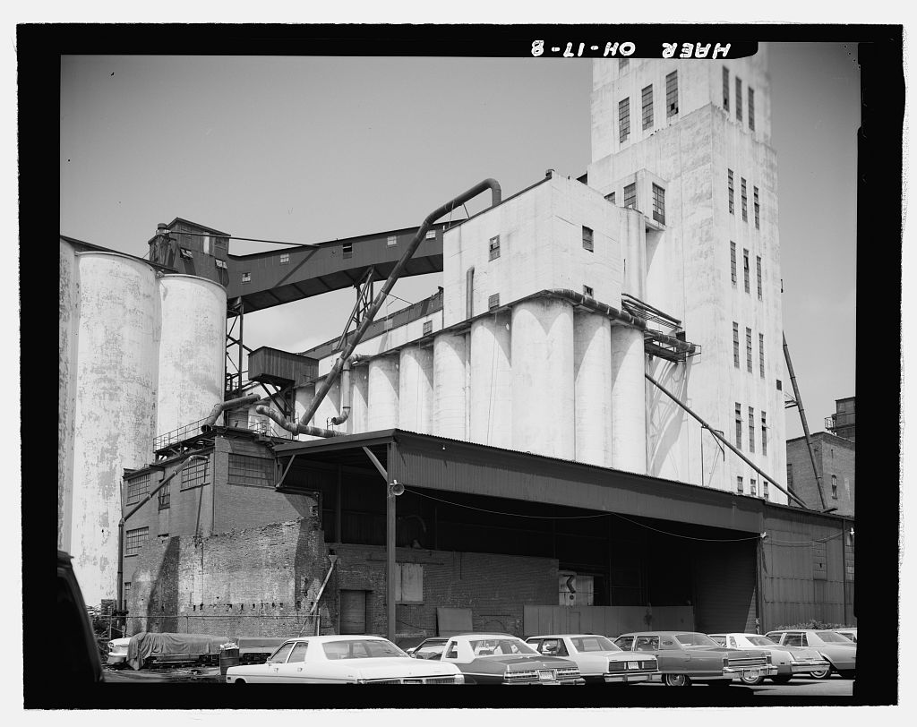 Quaker Oats Cereal Factory, Southeast corner of Broadway & Mill Streets, Akron, Summit County, Ohio, August 1979. Image source: Library of Congress , Prints & Photographs Division, Historic American Engineering Record, Reproduction number HAER OHIO,77-AKRO,7- by photographers Gregory Santos and Bruce Ford ( additional bibliographic information here ) is licensed under Public Domain Mark 1.0