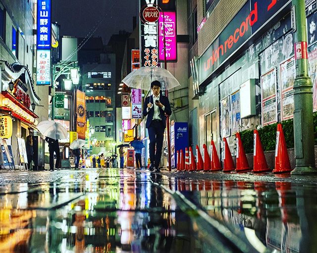 Rainey nights in Shinjuku, Japan.
&bull;
&bull;
&bull;
&bull;
&bull;
#shotwithlove #justgoshoot #ig_masterpiece #worldshotz #icatching #shoot2kill #filmmaker #master_shots #illgramers #way2ill #exploretocreate #fujifilm #x100f #japan #shinjuku #tokyo