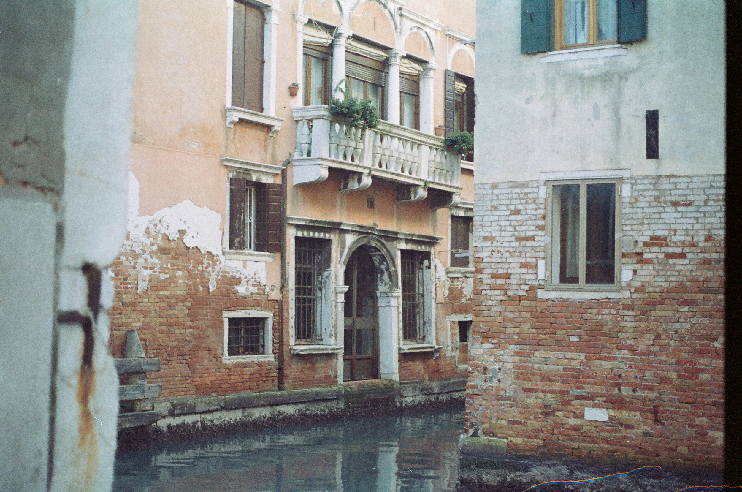 59700015 (1).JPG