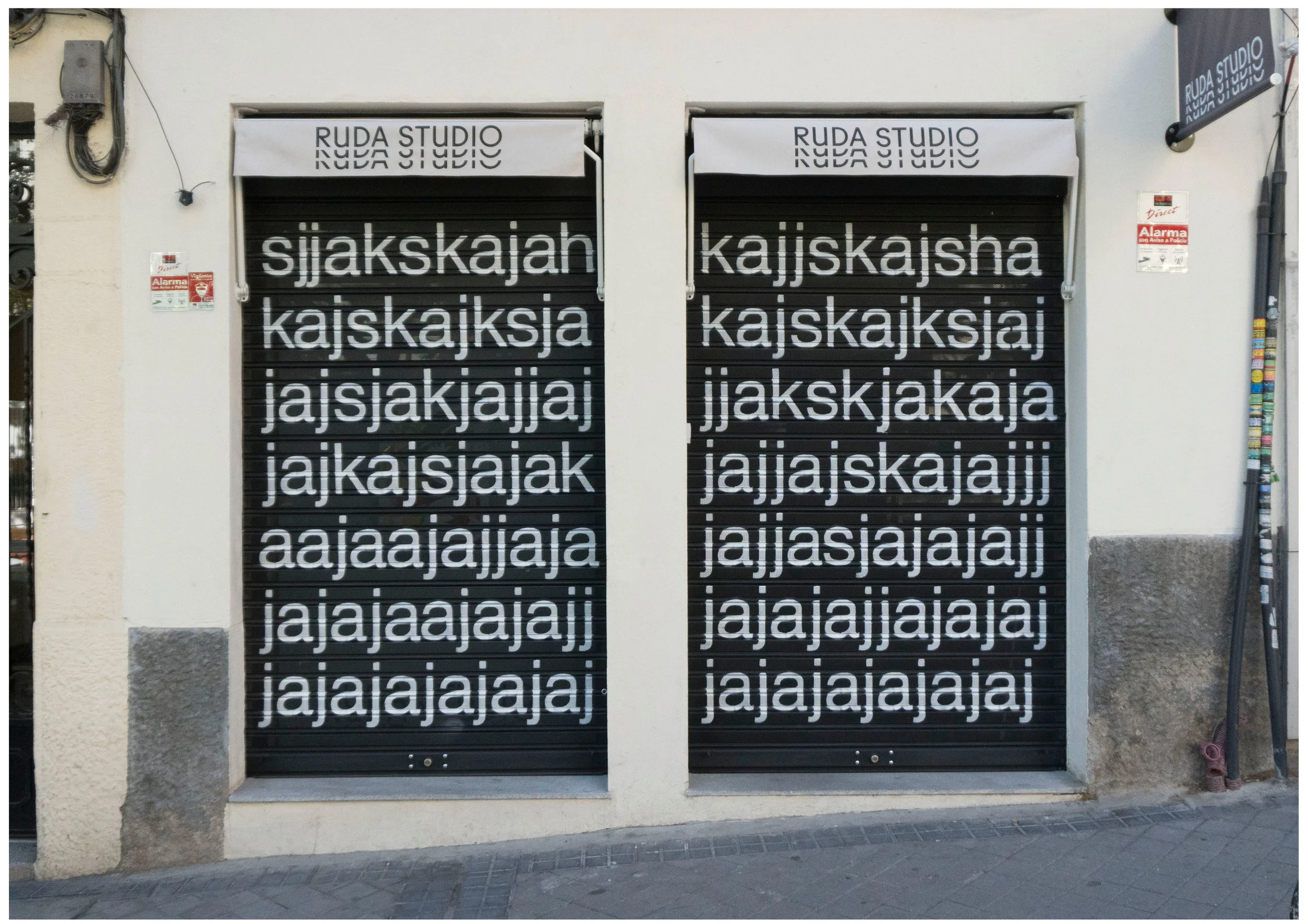 About curtains, expectancy and ajkjaskjasjkhsakjhsa