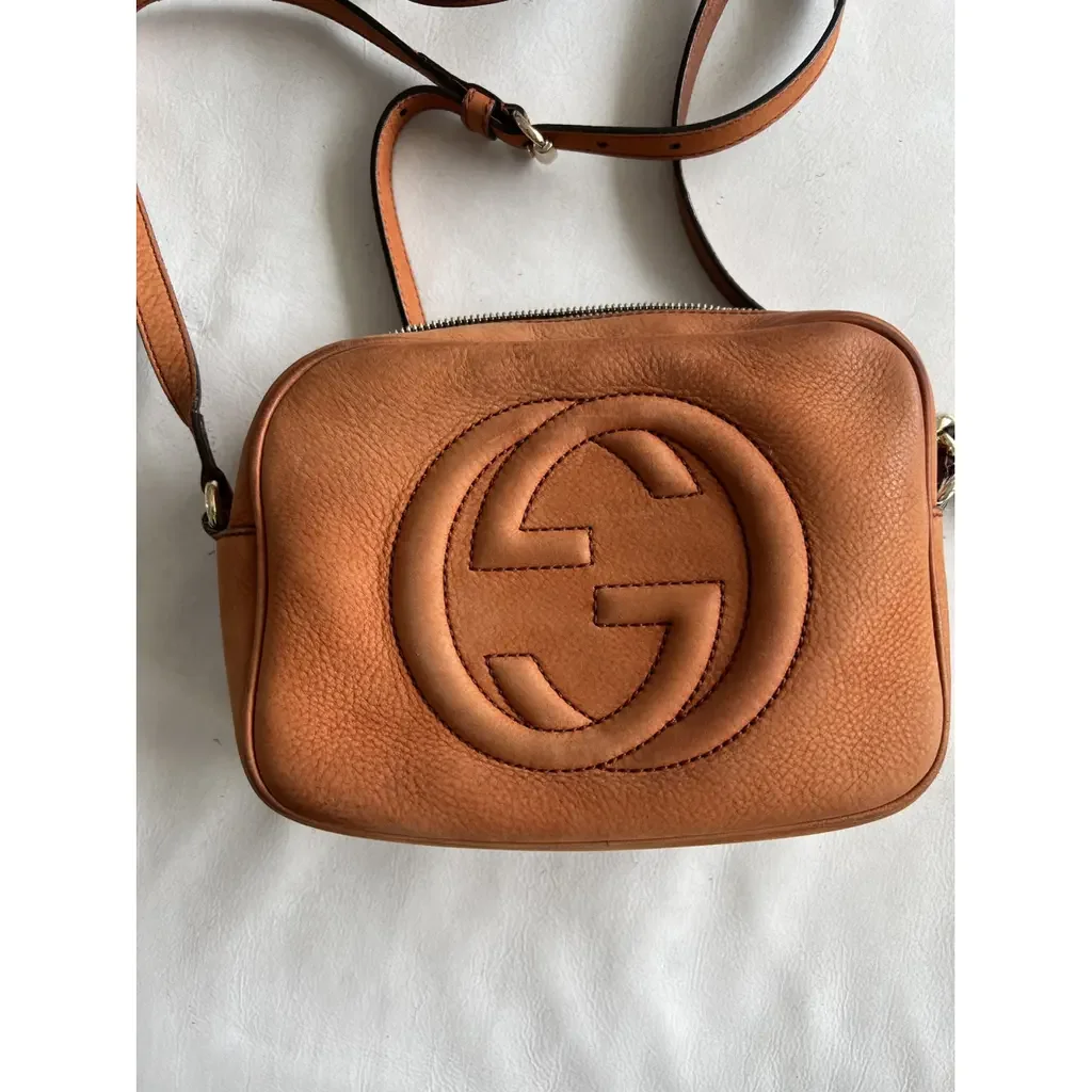 brown-leather-soho-gucci-handbag-32222612-2_3.webp