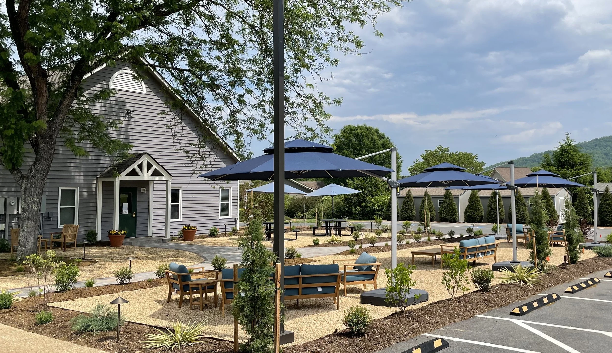 How to open &amp; close the large umbrellas on the Tuckahoe Clubhouse patio
