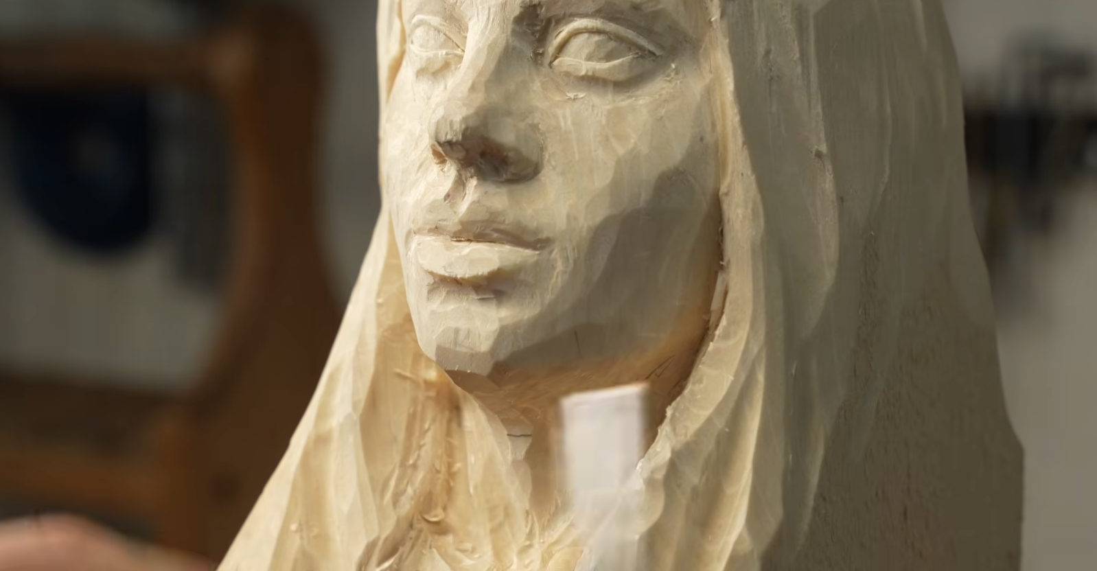 INT: Female head/bust