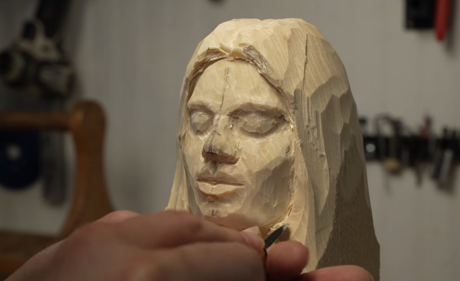 BEG: Female head/bust 