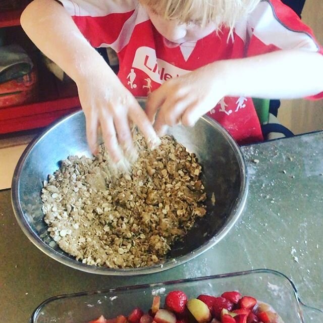When you have to be Anna to your toddler&rsquo;s Elsa while baking ... #rhubarb #rhubarbcrisp
