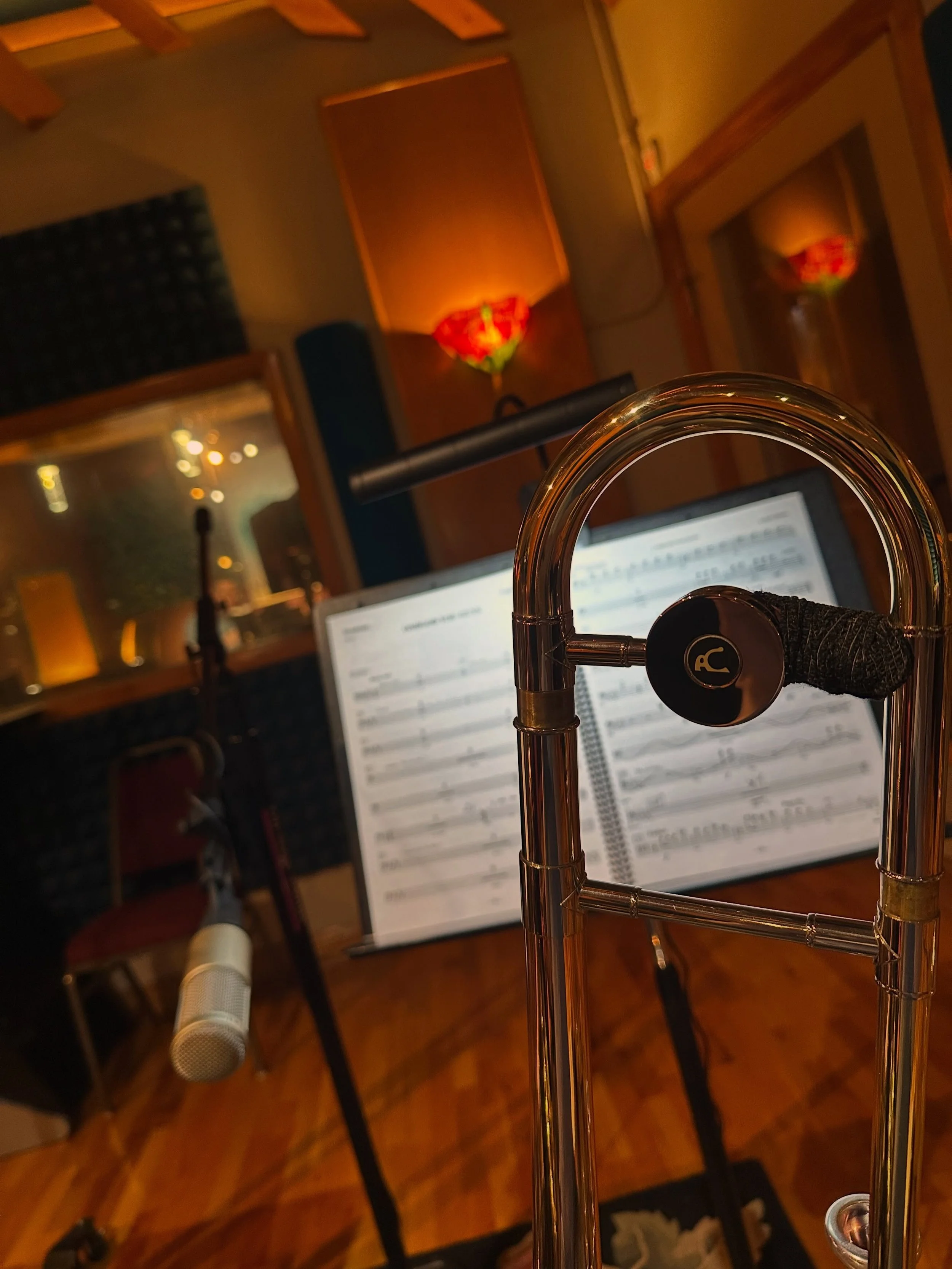 Had a great couple days in the studio this past weekend laying down horn tracks with Steve Molloy, Tim Thomas, Brett Jackson, and Mark Cohick; always a great time!
.
.
.
.
.
.
#bonetruthmusic #recordingstudios #wearecourtois #musiclife #instakc