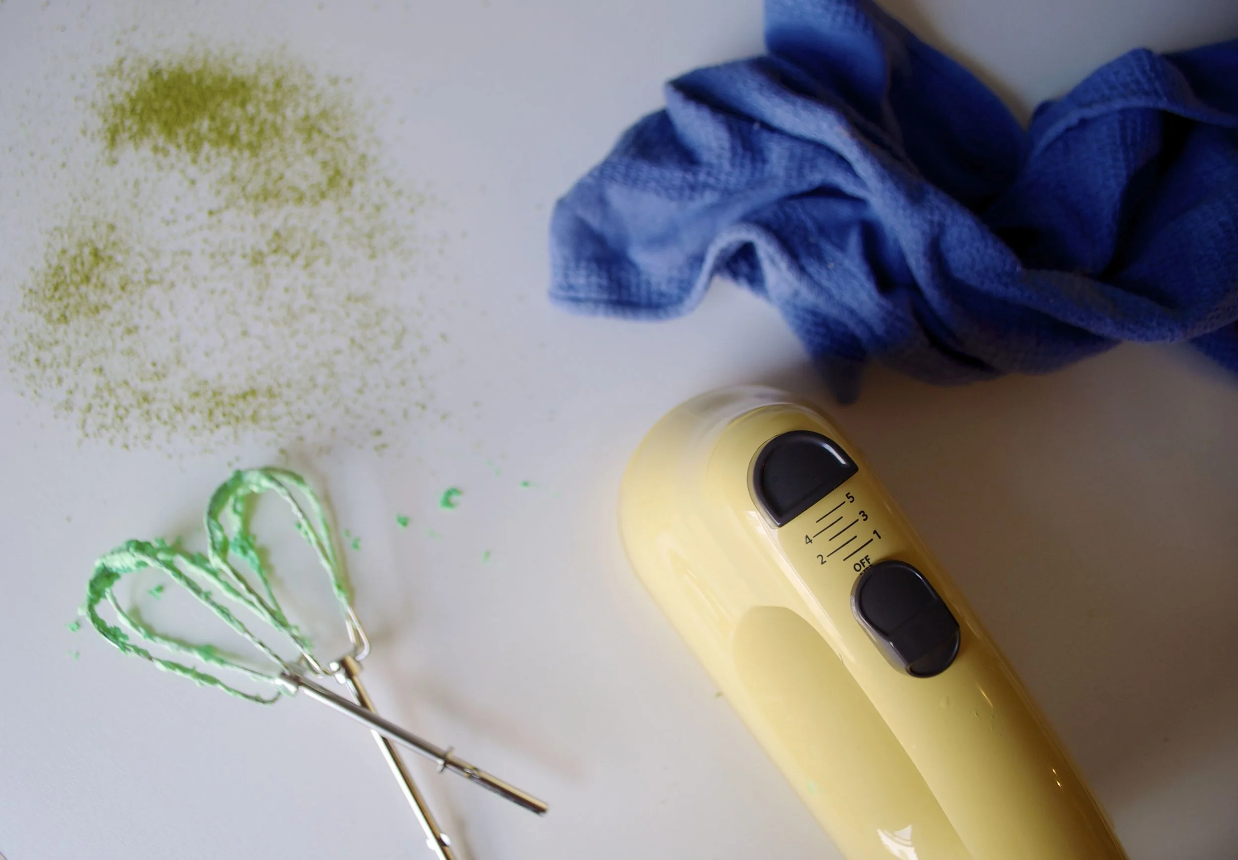 matcha-macarons-fried-parsley