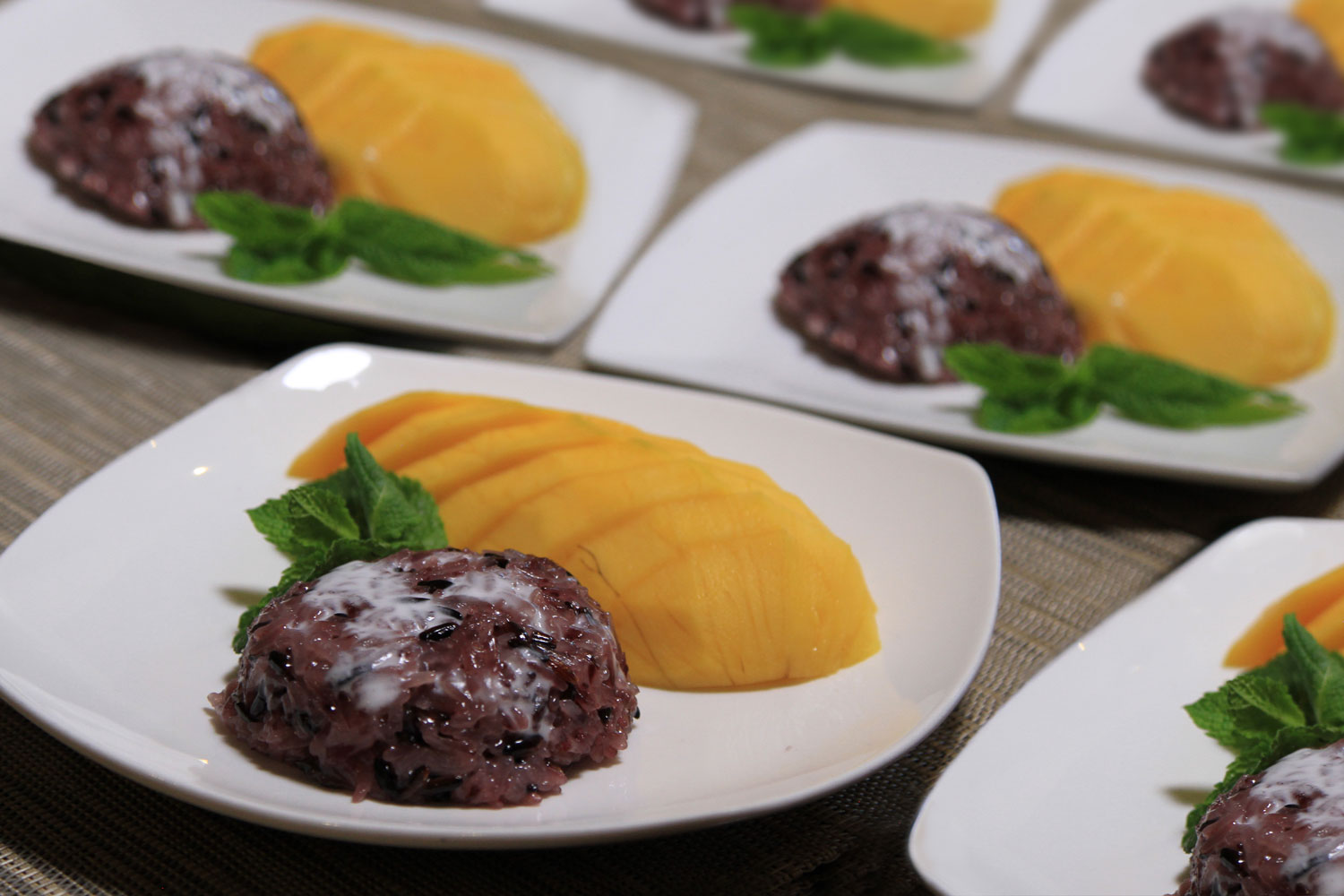 Yupa-catering-mango-thai-sticky-rice-desert.jpg