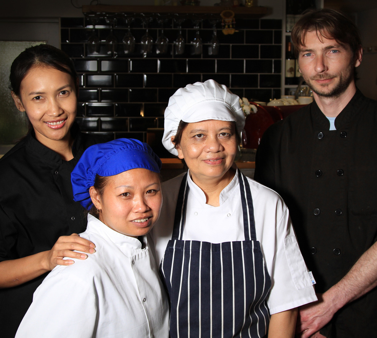 Yupa's-Thai-team.jpg