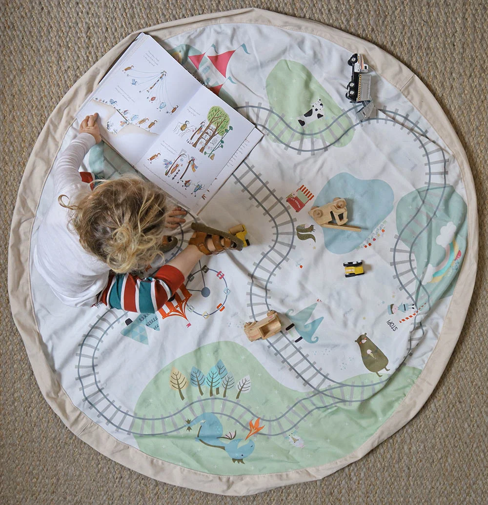 small space play mat and toy storage 2.jpg