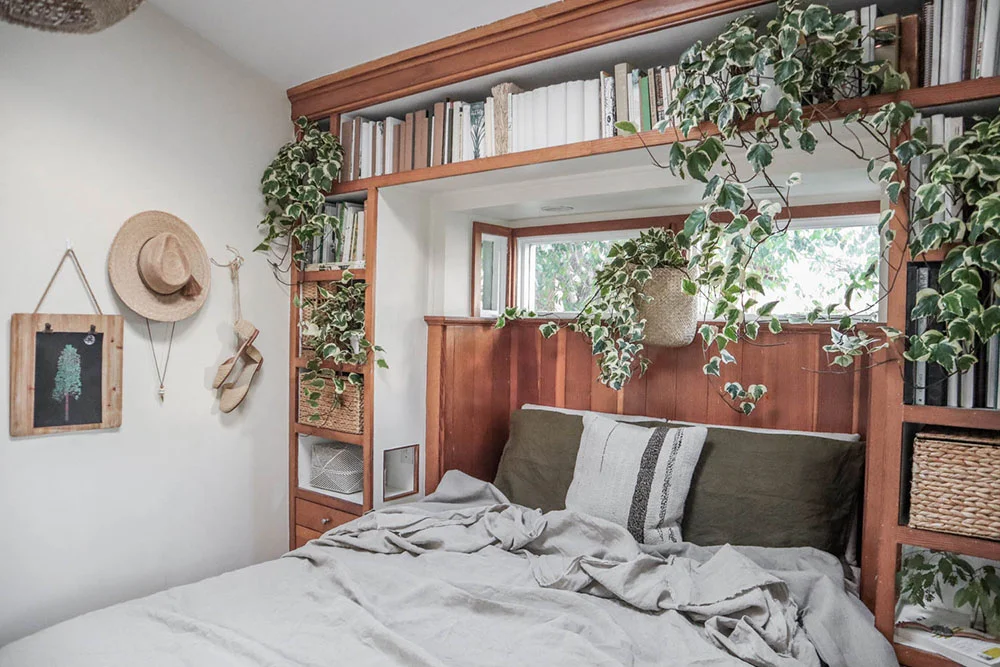 tiny_house_built_in_bed.jpg