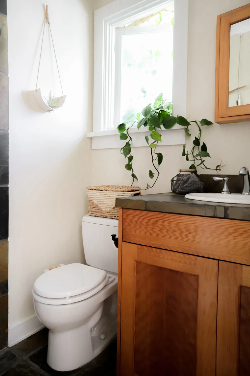 tinyhouse_bath.jpg