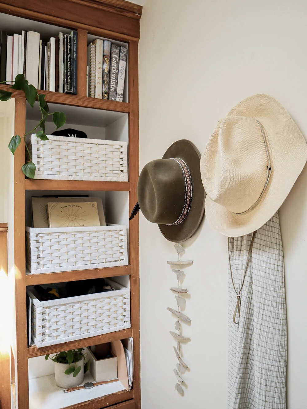 small_spac_tiny_house_closet_18.jpg