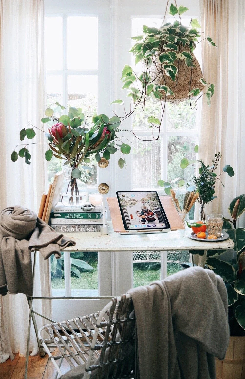 Working From Home: Creating a Makeshift/Temporary Home-Office in a Small Space