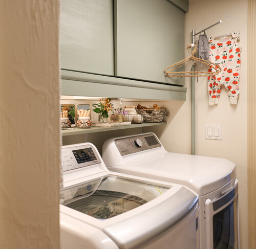 A Compact Thoroughfare Laundry Room Makeover