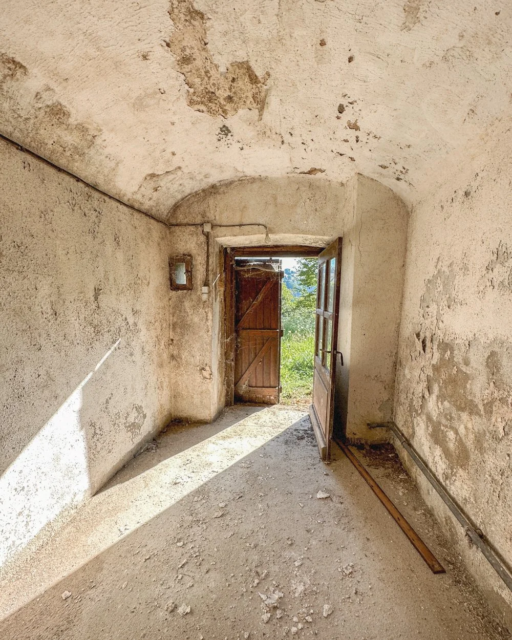 The Tiny French Farmhouse: Sleeping 9 people in <800 sqft