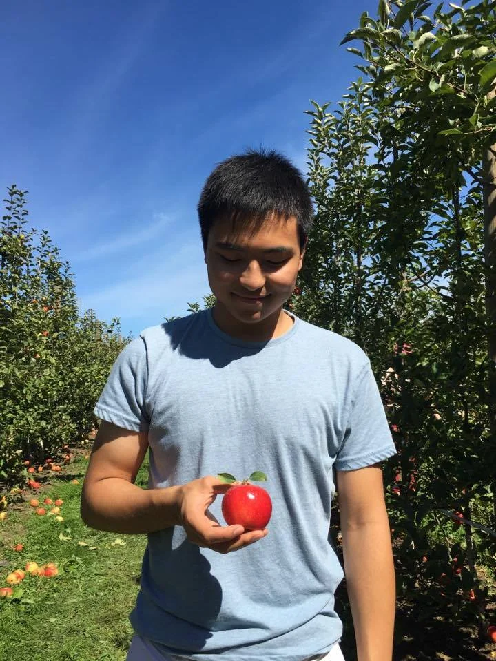 Brian Zhao (Lebrian James '19) is a cellist in Cabot House concentrating in Economics. He is a third year in the Harvard/NEC joint degree program, and he loves playing basketball with his studiomates. Brian also enjoys running, watching chef videos on Youtube, reading articles on The Players' Tribune, chilling with friends, and eating. Brian will eat almost anything. Anything. But his favorite food is avocado toast with a sunny-side egg.