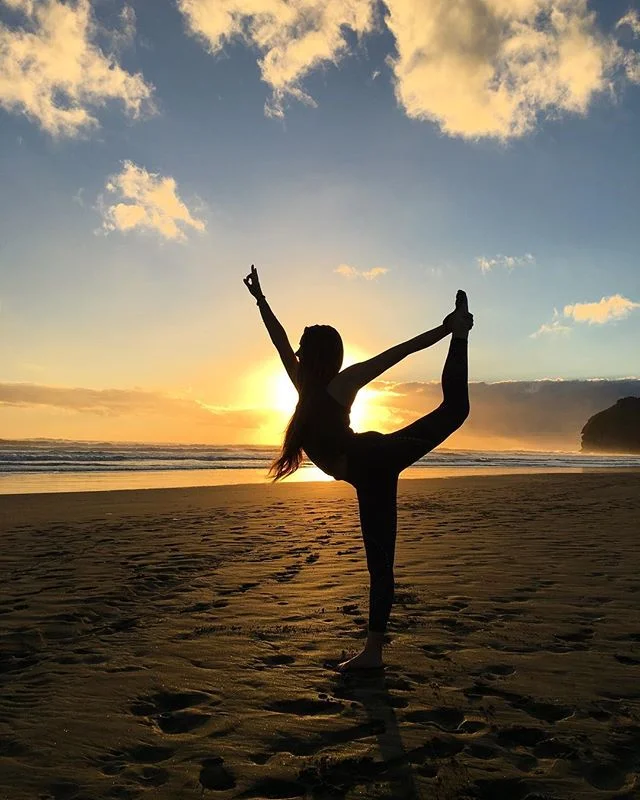 This journey is one of cycles and seasons... Of connection and solitude, moving and stillness, being involved and being removed, questing and resting, creating and incubating, being of the world and then returning to the place of the soul. The supreme light of the sun bringing strength and stability to this journey 💛 @rosaliesinclair .
.
.
#sunset #beautiful #life #woman #earth #wild #mothernature #breathe #mind #body #spirit #yogalove #yoga #yogaeverydamnday #yogalife #love #motherearth #health #wellness #nature #yogi #sun #natarajasana #dancerspose #dancer #beach #ocean