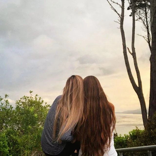 Precious moments like this that express the magic of our relationships.... That warm feeling of being surrounded by people who see your existence in the present moment, who embrace your past and believe in your future 🧡 Finding those pure reflections within our relationships that mirror ourselves entirely, also finding the contrast within our connections that bring an even brighter array of colours. Theres so much beauty when contrast is celebrated. Grateful for my soul twin, Love every colour of yours dainty dancer 🌿 @yogavibesxx .
.
.
#happiness #native #bush #trees #green #sunset #life #woman #sisters #earth #beautiful #wild #mothernature #breathe #mind #body #spirit #peace #yogalove #yoga #yogaeverydamday