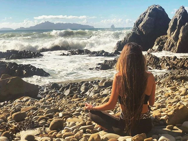 Acknowledging the ocean, celebrating the magnificence of life within the waters and our responsibility to protect it... Just as water can exist in many forms and move in many rhythms, so will we... Dancing with the waves of life, flowing with the currents and finding pure magic @yogavibesxx 📷💙
.
.
.
#plasticfree #plasticfreeforthesea #ocean #water #sea #spirit #mothernature #meditation #yoga #motherearth #newzealand #beauty #beach