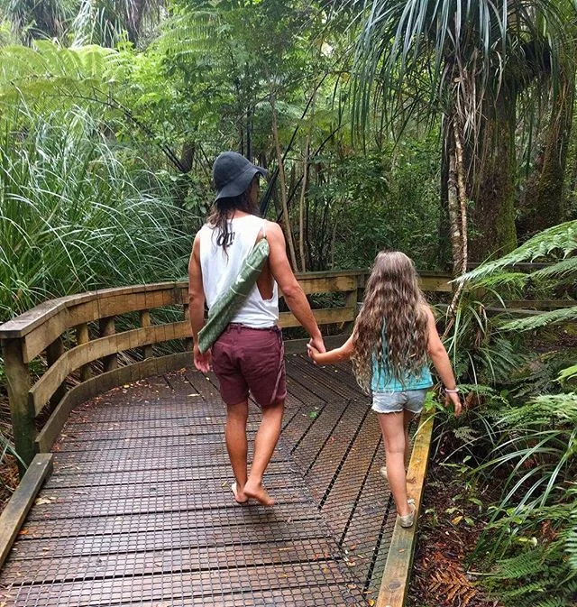 Tú me muestras amor, me muestras fuerzas, me ayudaste a crecer como una mariposa.. Mis amores para siempre 🧡🌿
.
.
.
#love #strength #forest #pachamama #bush #tanemahuta #nz #newzealand #earth #spirit #beautiful #motherearth #nature #beauty #yoga #mothernature #gratitude #breathe #green #trees #eternallove