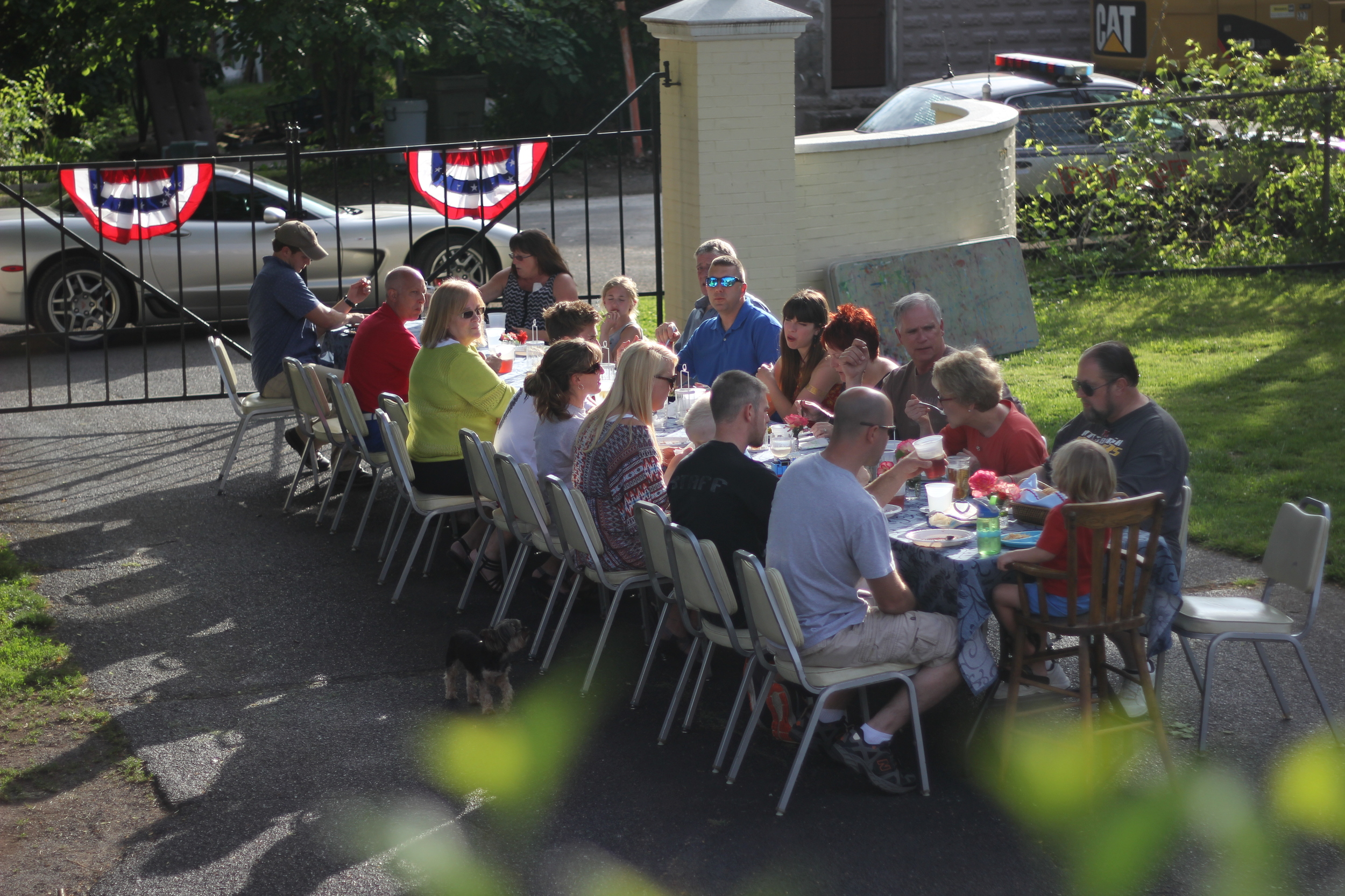 outdoor dining in the city