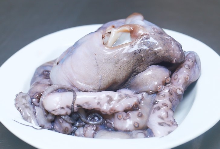 aid3339900-v4-728px-Cook-Octopus-Step-1.jpg