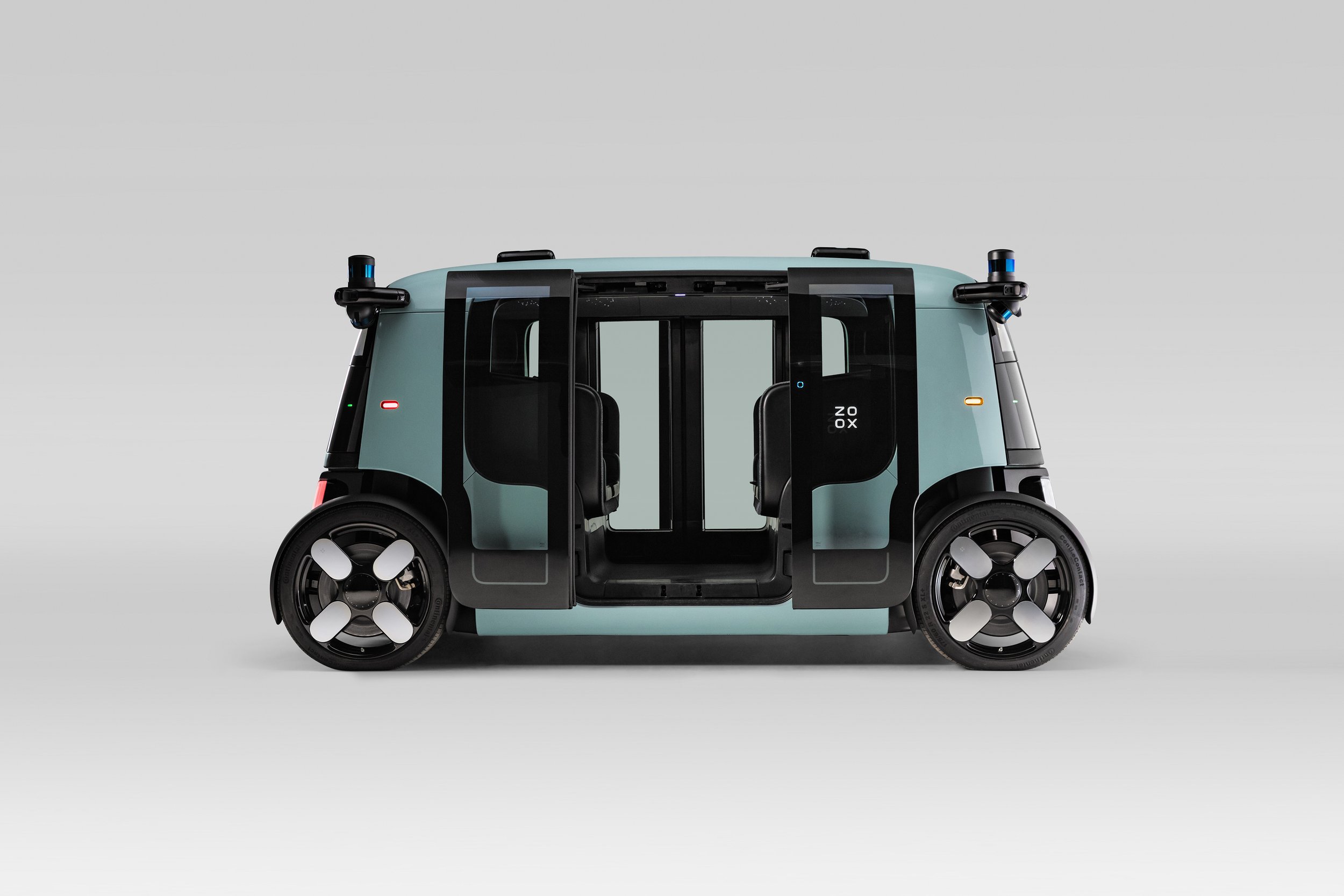 EnteringVehicle_1074_DoorsOpen-R3-HalfSize.jpg