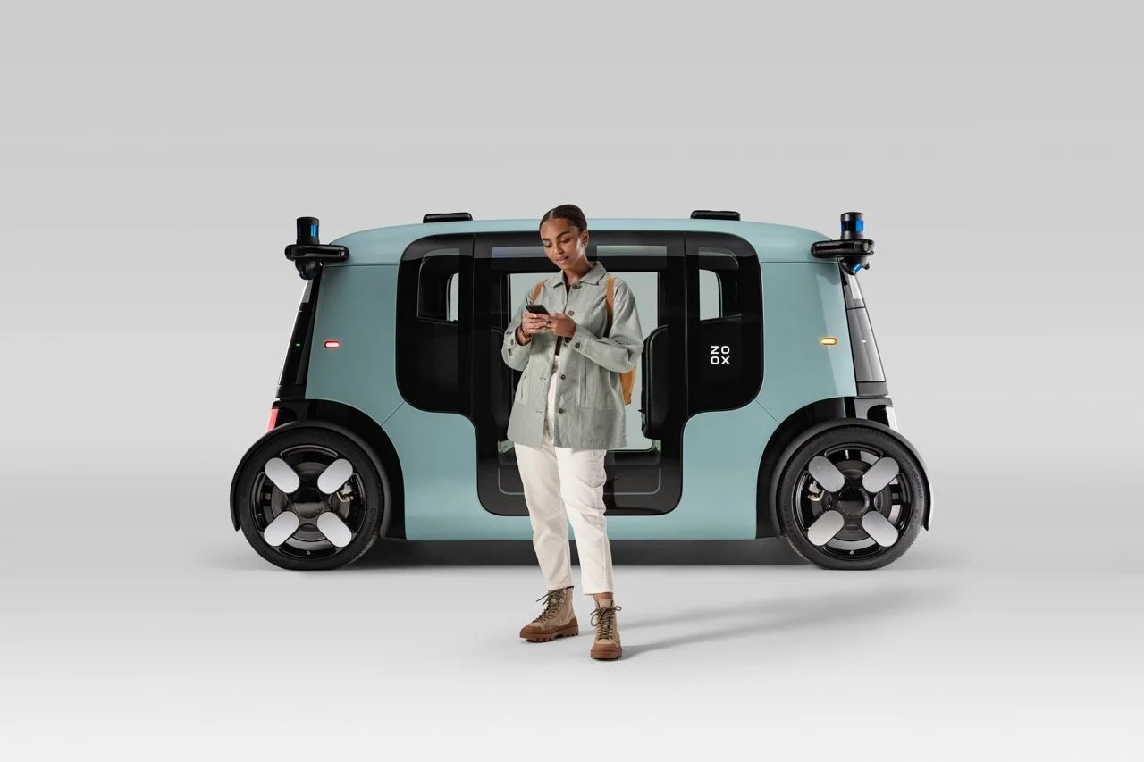 RideHailingWithPhone_0636-R3 Large.jpeg