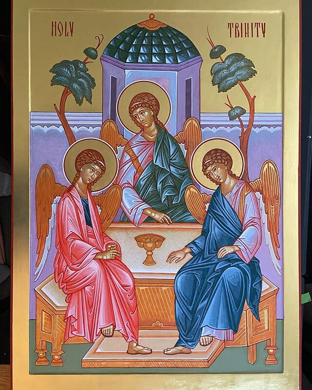 The icon of Holy Trinity is completed 🙏🏼✨
.
.
.#holytinityicon #holytrinitychurch #byzantineiconpainter #byzantinestyleicon
