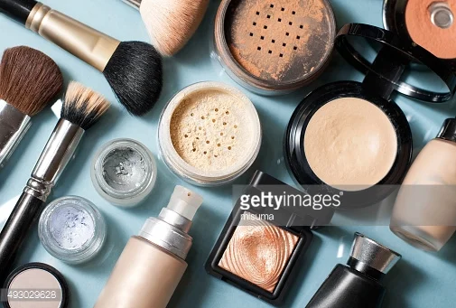 How to Avoid the Health Risks of Your Everyday Makeup