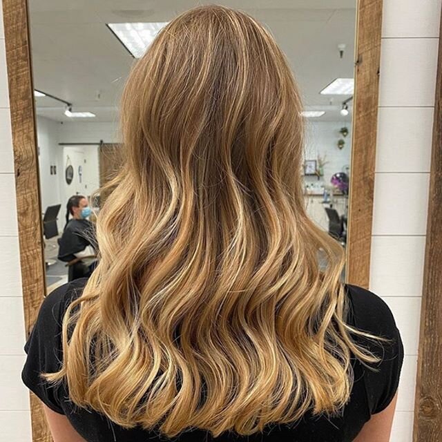Swipe to see the before ➡️ Gorgeous hair transformation by @amandasimpsonhair ✨Just in time for summer! .
.
.
#rahhairtahoe #blondes #blondehair #kmcolorme #kevinmurphy #kmsalon #highlights #btc #longhair #longblondehair #rahtahoe