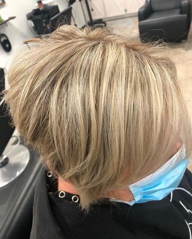 All freshened up by @briellenicoledesigns ✂️ As Brielle said, more hair projects &amp; less house projects! .
.
.
#rahhairtahoe #freshcut #shorthair #blondehair #kmsalon #wellahair #modernsalon #safesalons #masklife #behindthechair #rahtahoe