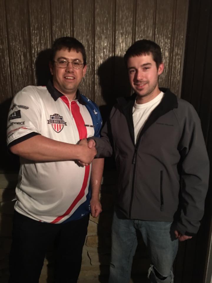  Dan Lentz congratulating the winner, Darin Key. 