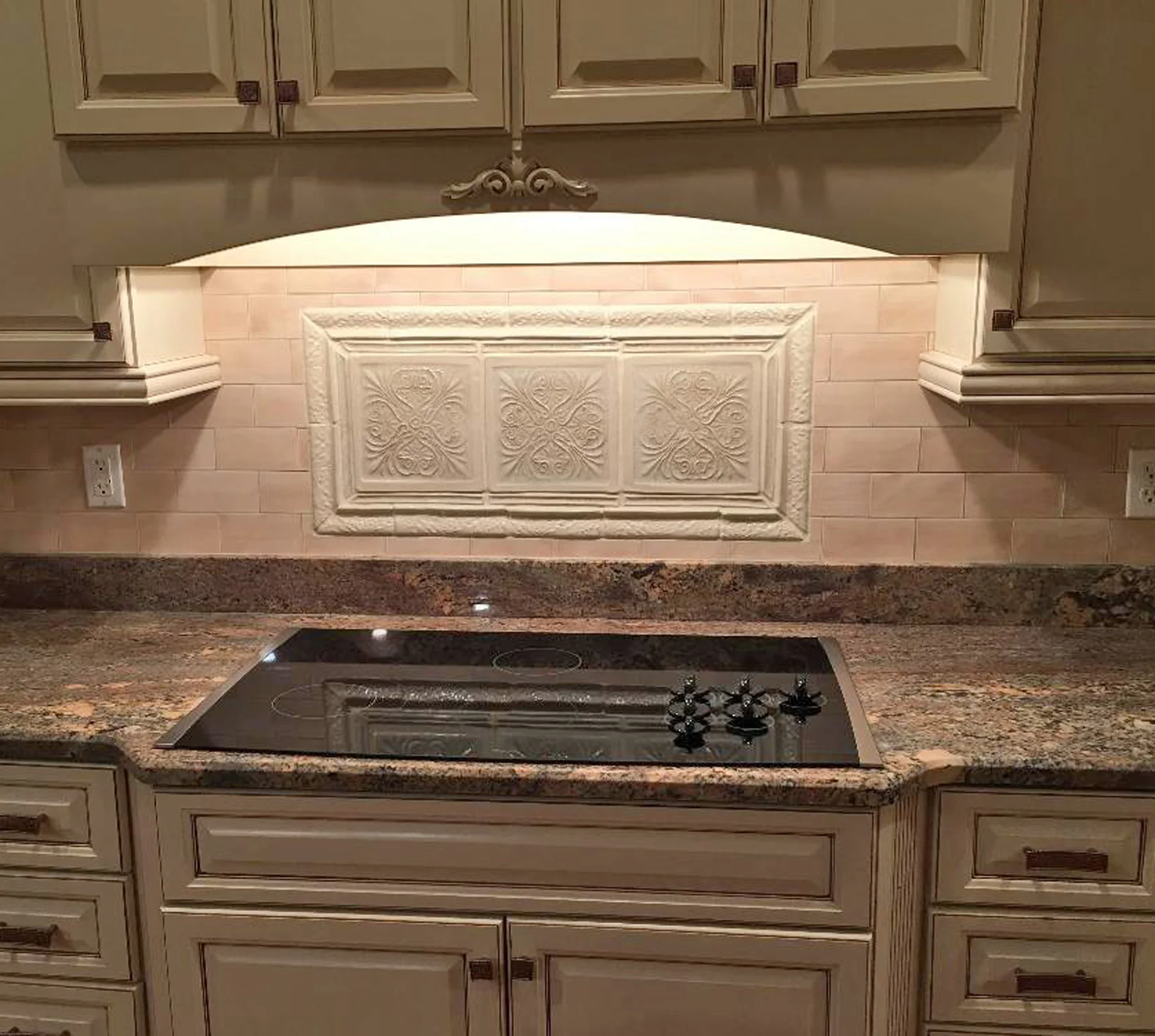 Aquarius w-glass liners Floral mldg install.jpg