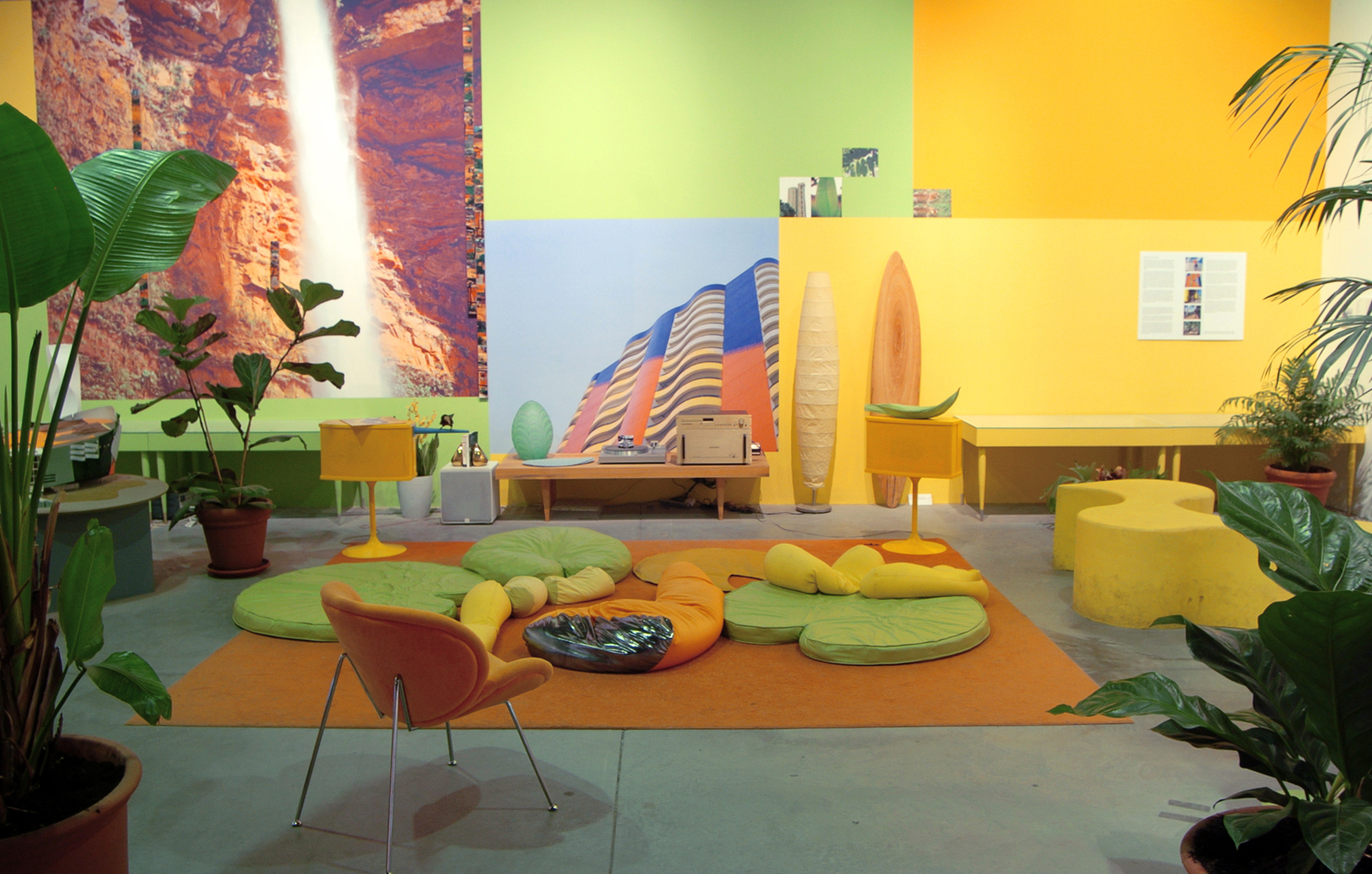 Lounge Tropical - frontal view.jpg