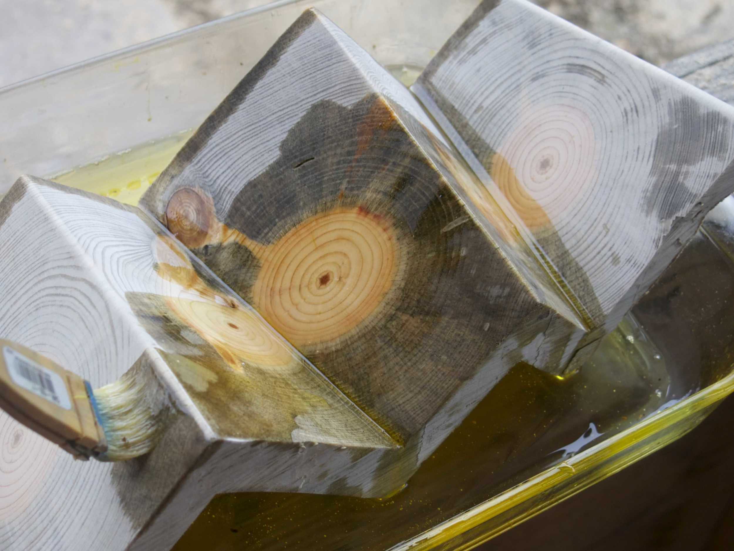 After having shaped the wood into a ZigZag wall relief by cutting from both sides, and sanded it smooth and nice, I let it absorb lots and lots of linseed oil. That will prevent it from drying to fast and cracking.