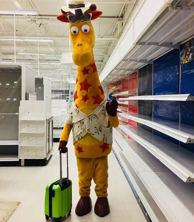 Damn take this in. This is the last day of being a @toysrus kid. This place raised me. The fun and joy it brought me as a child made NEVER wanna grow up. One of the reasons I became an actor. I love to play. #EMO  #closed. #BYEBYE 👋