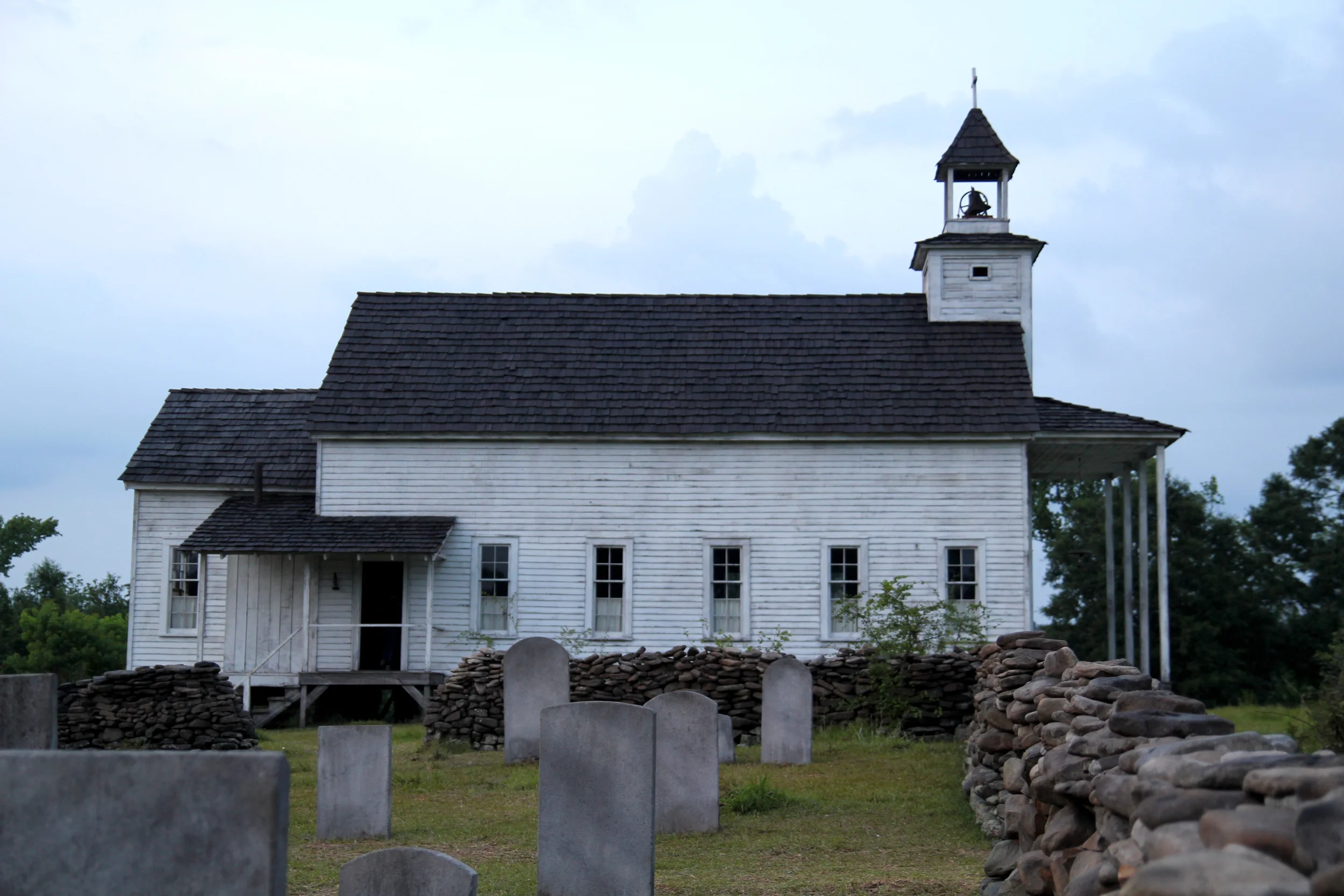 Free State of Jones : Church and Cemetery